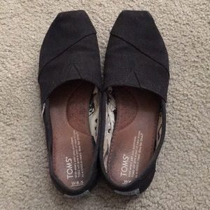 Black TOMS